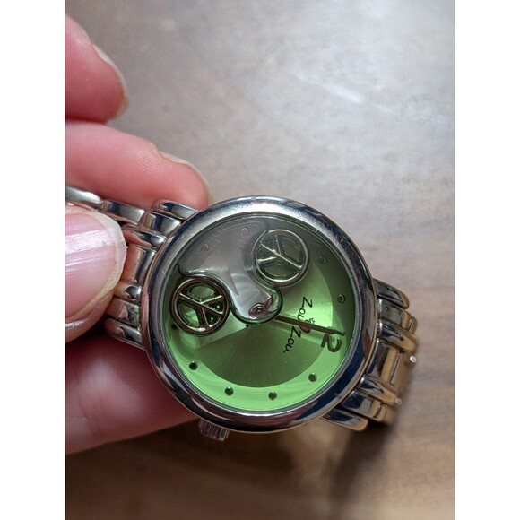 Zou Zou Women’s Quartz Watch - Peace Sign Detail, Groovy Green Dial, Y2K Style - Picture 4 of 7